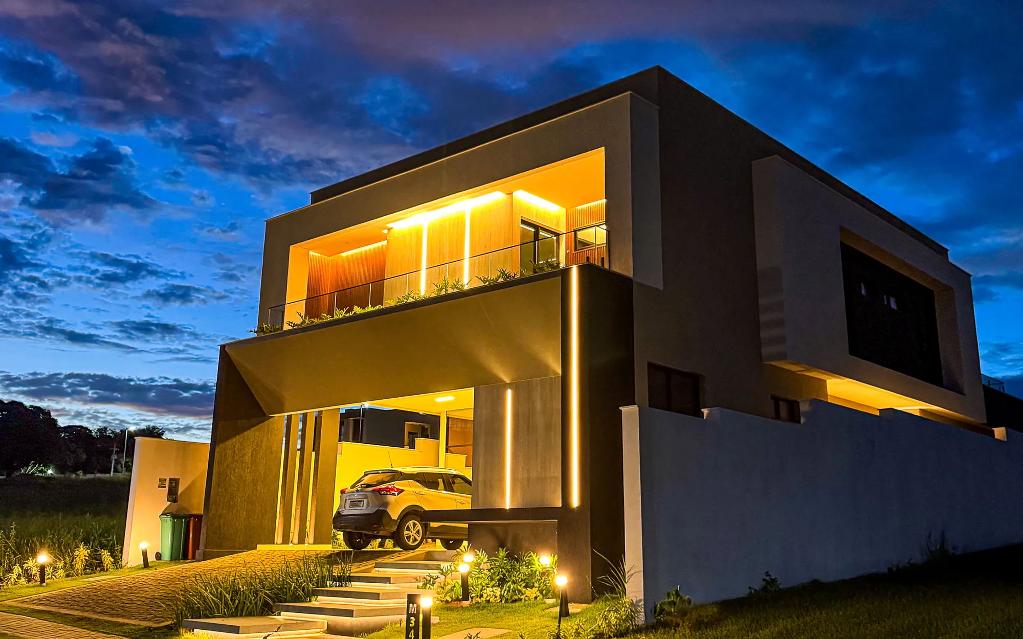 Casa Agnus ao anoitecer